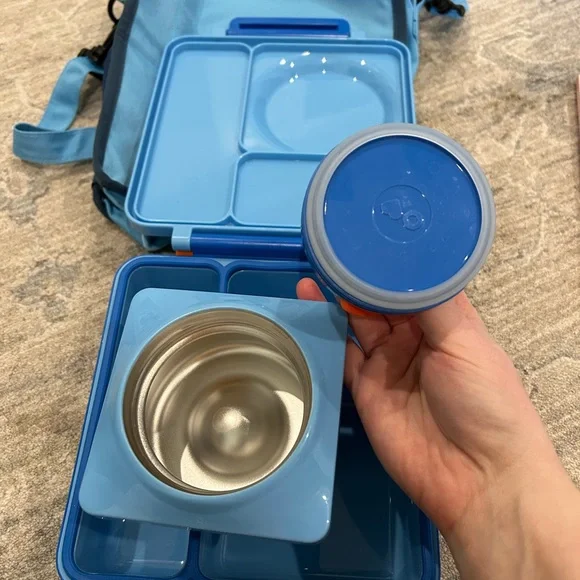 Omie BUNDLE!! Blue Insulated Lunch Bag, lunch box and accessories - Picture 4 of 7